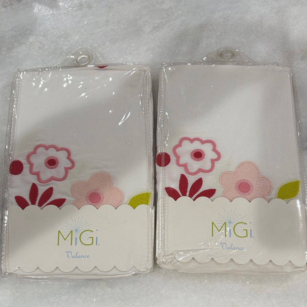 Set of 2 Floral Valance Set with Pink and Red Accents